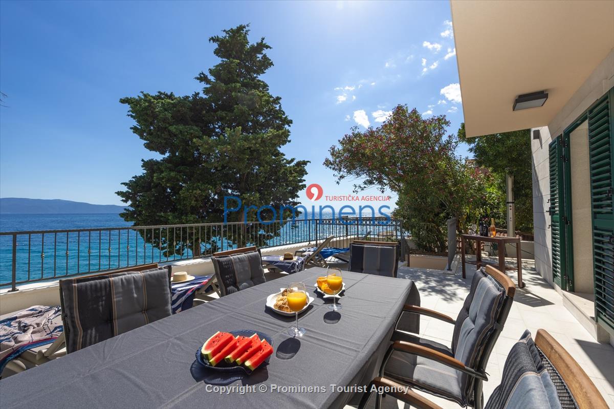 Beachfront Villa San't Antonio Podaca – 4 Bedrooms, 2 Families, Direct Sea Access, Makarska Riviera