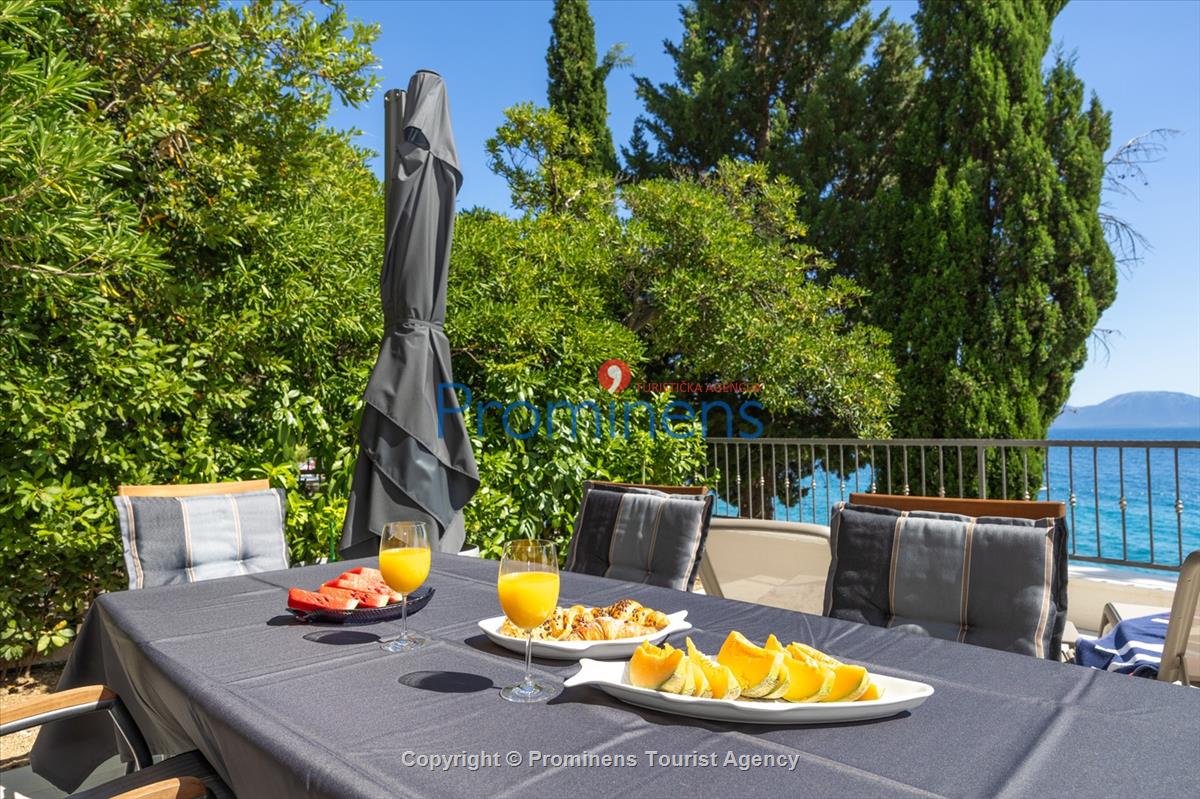 Beachfront Villa San't Antonio Podaca – 4 Bedrooms, 2 Families, Direct Sea Access, Makarska Riviera
