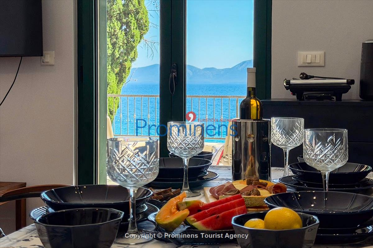 Beachfront Villa San't Antonio Podaca – 4 Bedrooms, 2 Families, Direct Sea Access, Makarska Riviera