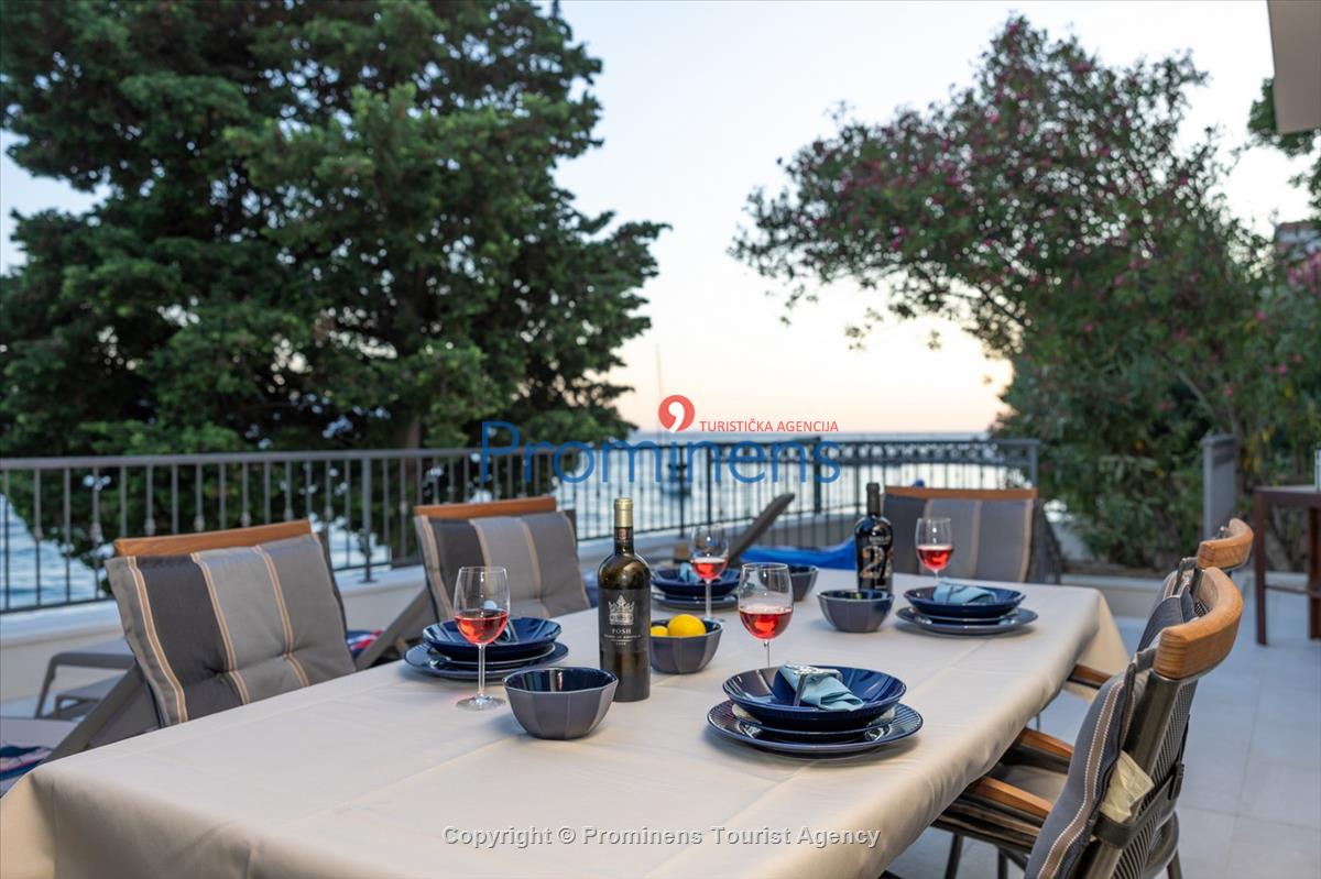 Beachfront Villa San't Antonio Podaca – 4 Bedrooms, 2 Families, Direct Sea Access, Makarska Riviera