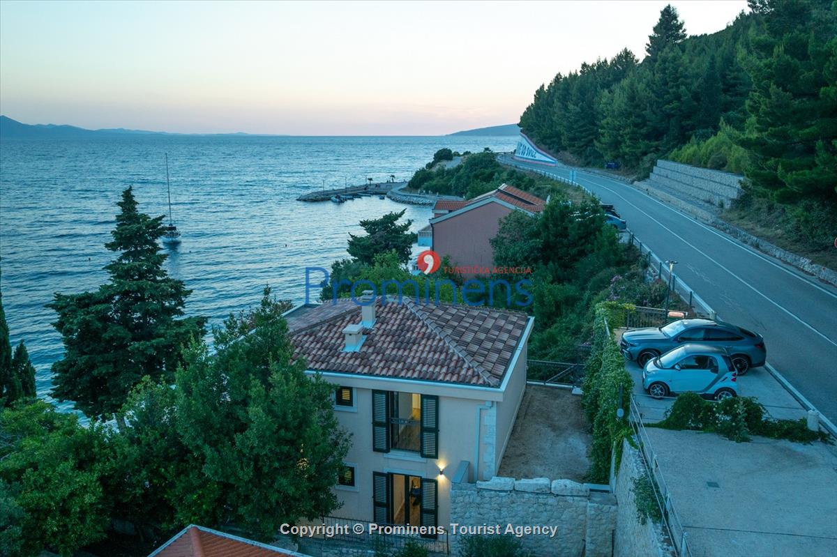 Beachfront Villa San't Antonio Podaca – 4 Bedrooms, 2 Families, Direct Sea Access, Makarska Riviera