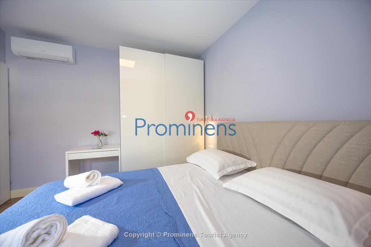 Beachfront Villa San't Antonio Podaca – 4 Bedrooms, 2 Families, Direct Sea Access, Makarska Riviera