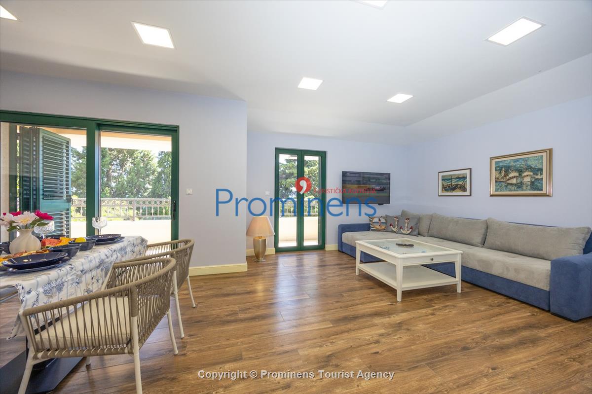 Beachfront Villa San't Antonio Podaca – 4 Bedrooms, 2 Families, Direct Sea Access, Makarska Riviera