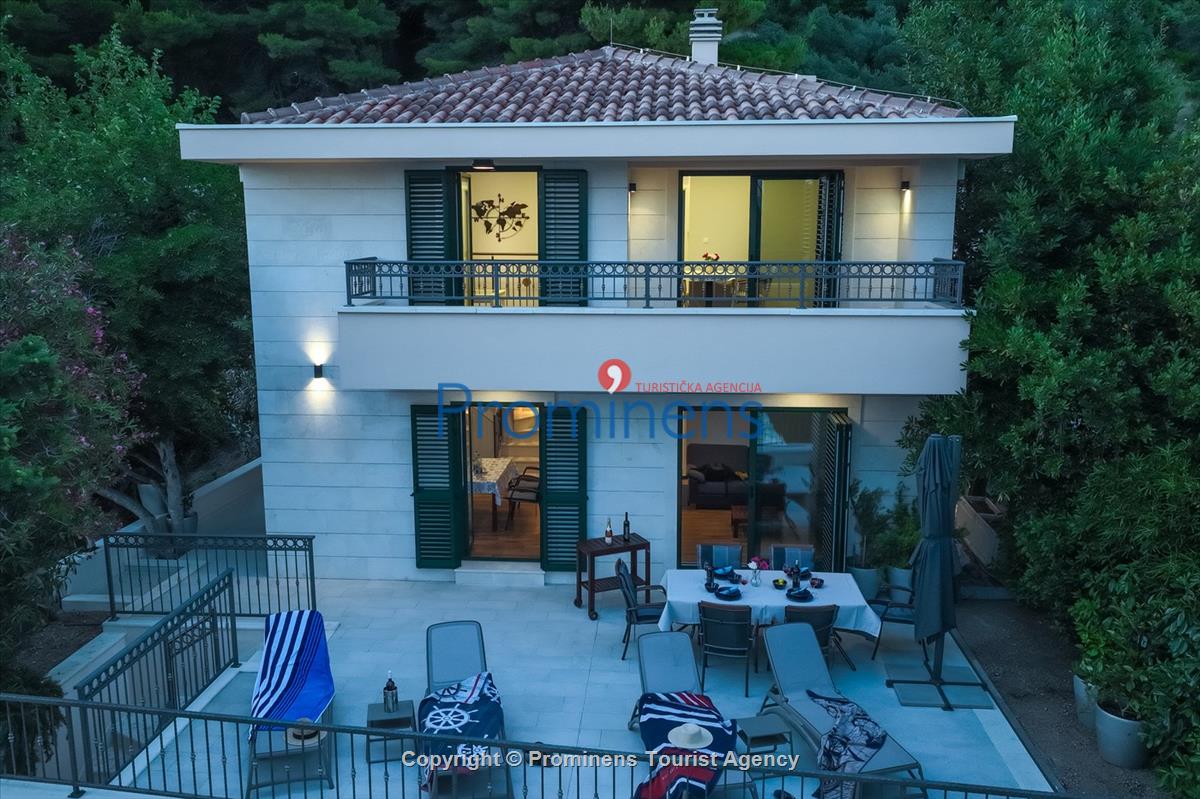 Beachfront Villa San't Antonio Podaca – 4 Bedrooms, 2 Families, Direct Sea Access, Makarska Riviera