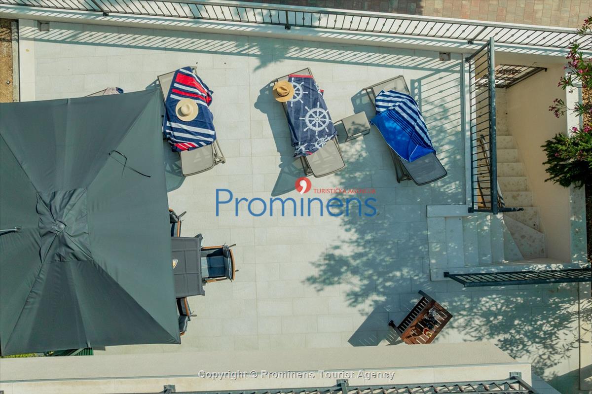 Beachfront Villa San't Antonio Podaca – 4 Bedrooms, 2 Families, Direct Sea Access, Makarska Riviera