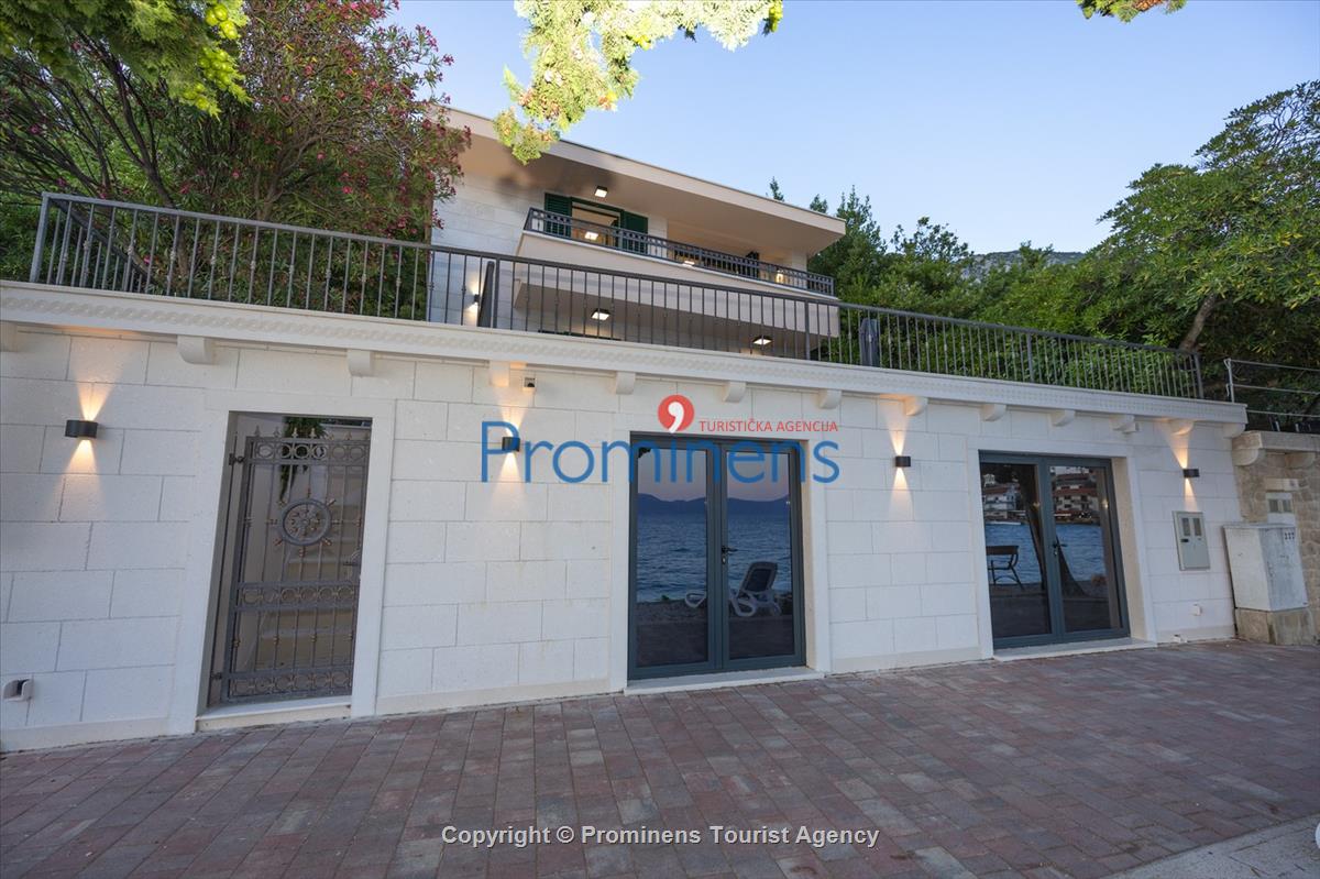 Beachfront Villa San't Antonio Podaca – 4 Bedrooms, 2 Families, Direct Sea Access, Makarska Riviera