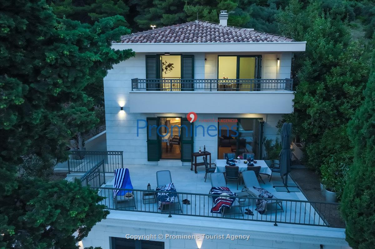 Beachfront Villa San't Antonio Podaca – 4 Bedrooms, 2 Families, Direct Sea Access, Makarska Riviera