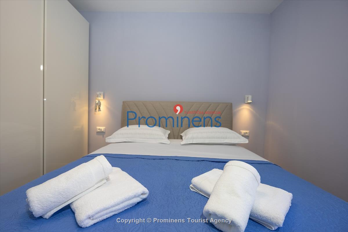 Beachfront Villa San't Antonio Podaca – 4 Bedrooms, 2 Families, Direct Sea Access, Makarska Riviera
