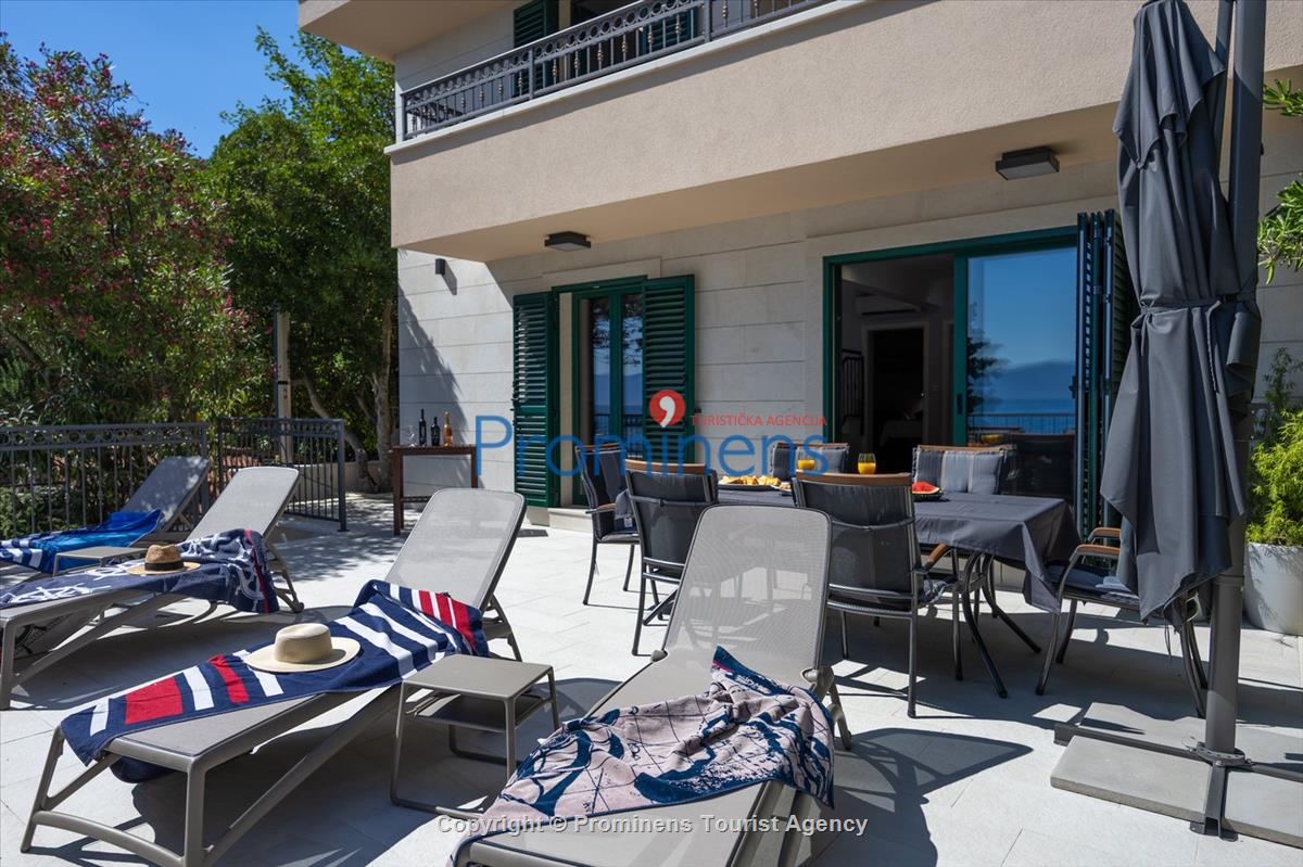 Beachfront Villa San't Antonio Podaca – 4 Bedrooms, 2 Families, Direct Sea Access, Makarska Riviera