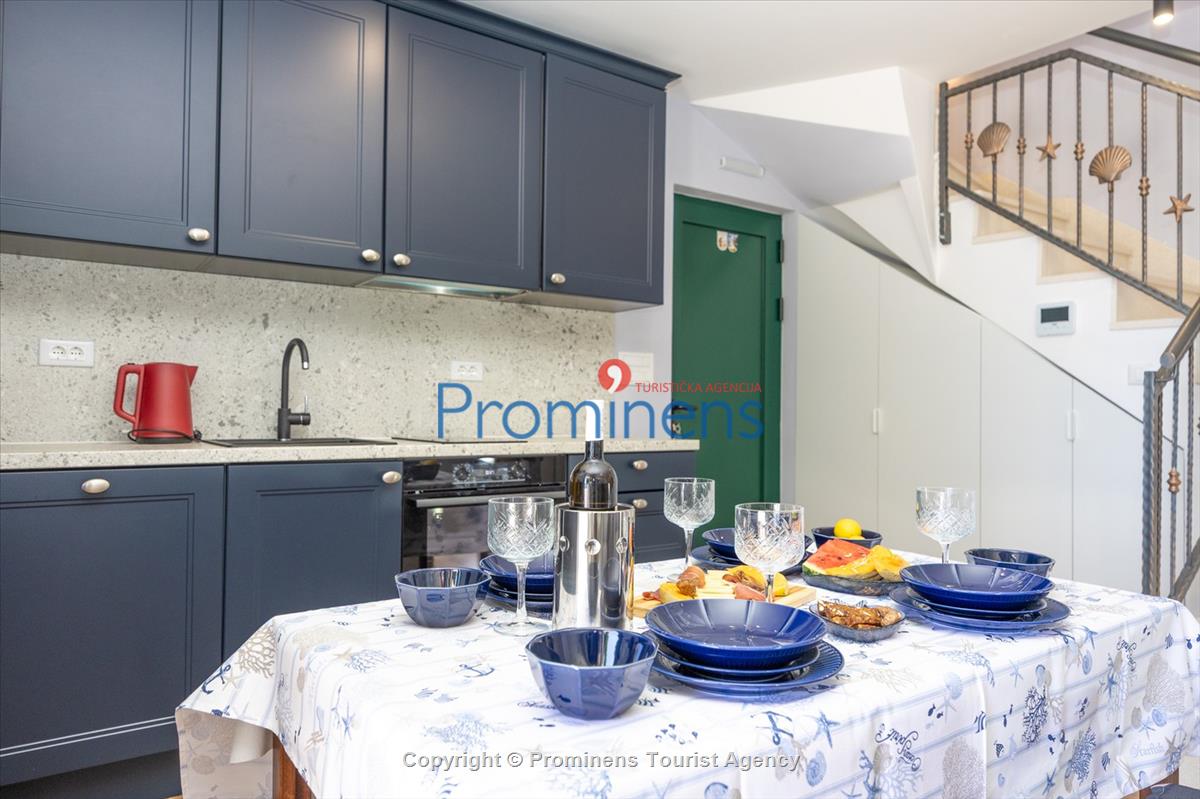 Beachfront Villa San't Antonio Podaca – 4 Bedrooms, 2 Families, Direct Sea Access, Makarska Riviera