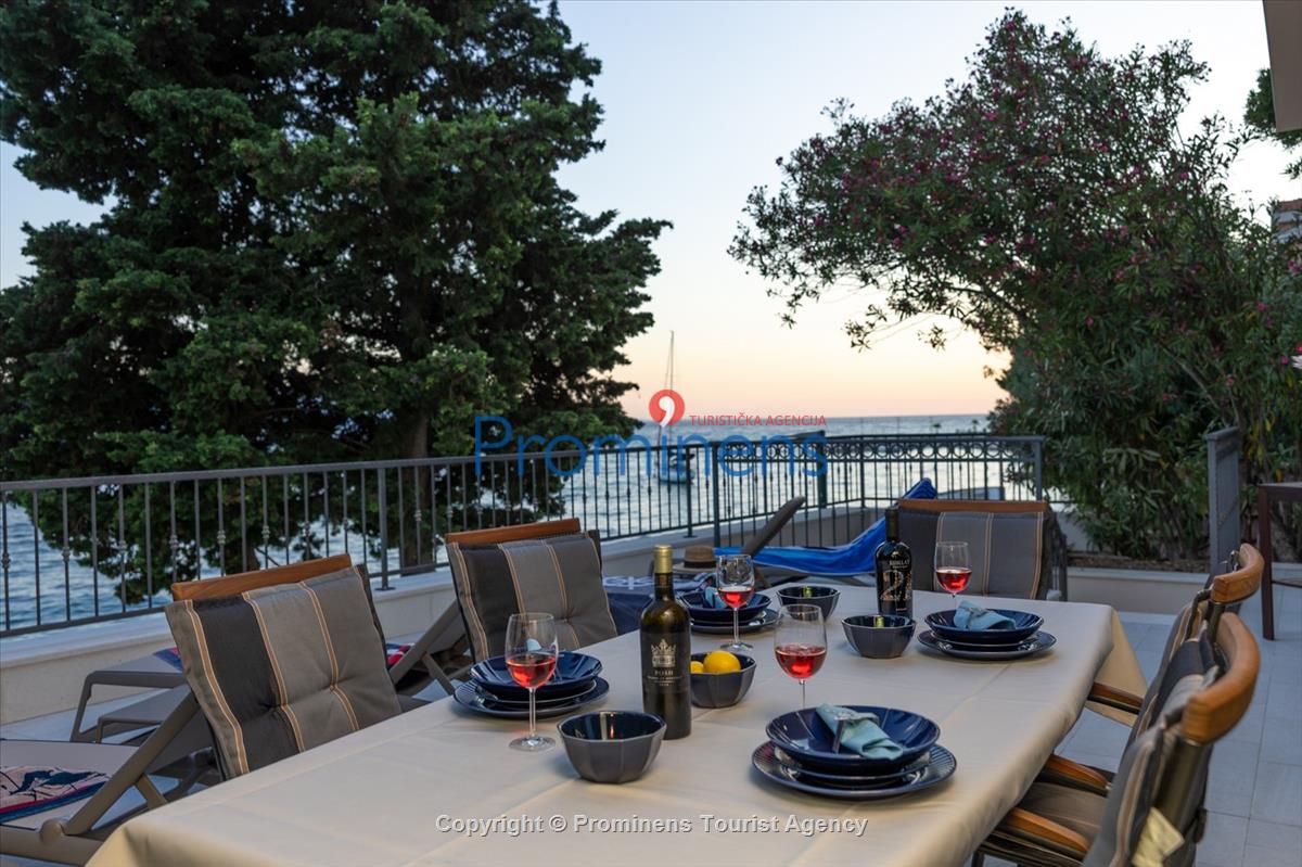 Beachfront Villa San't Antonio Podaca – 4 Bedrooms, 2 Families, Direct Sea Access, Makarska Riviera