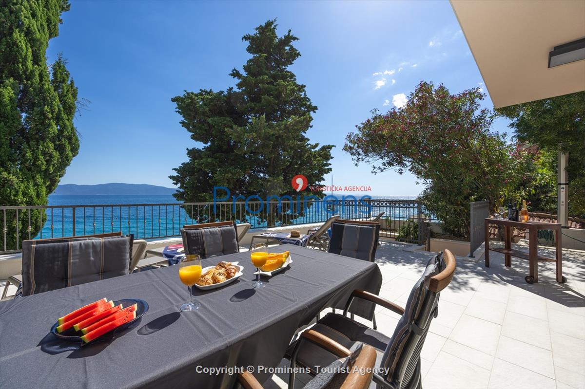 Beachfront Villa San't Antonio Podaca – 4 Bedrooms, 2 Families, Direct Sea Access, Makarska Riviera