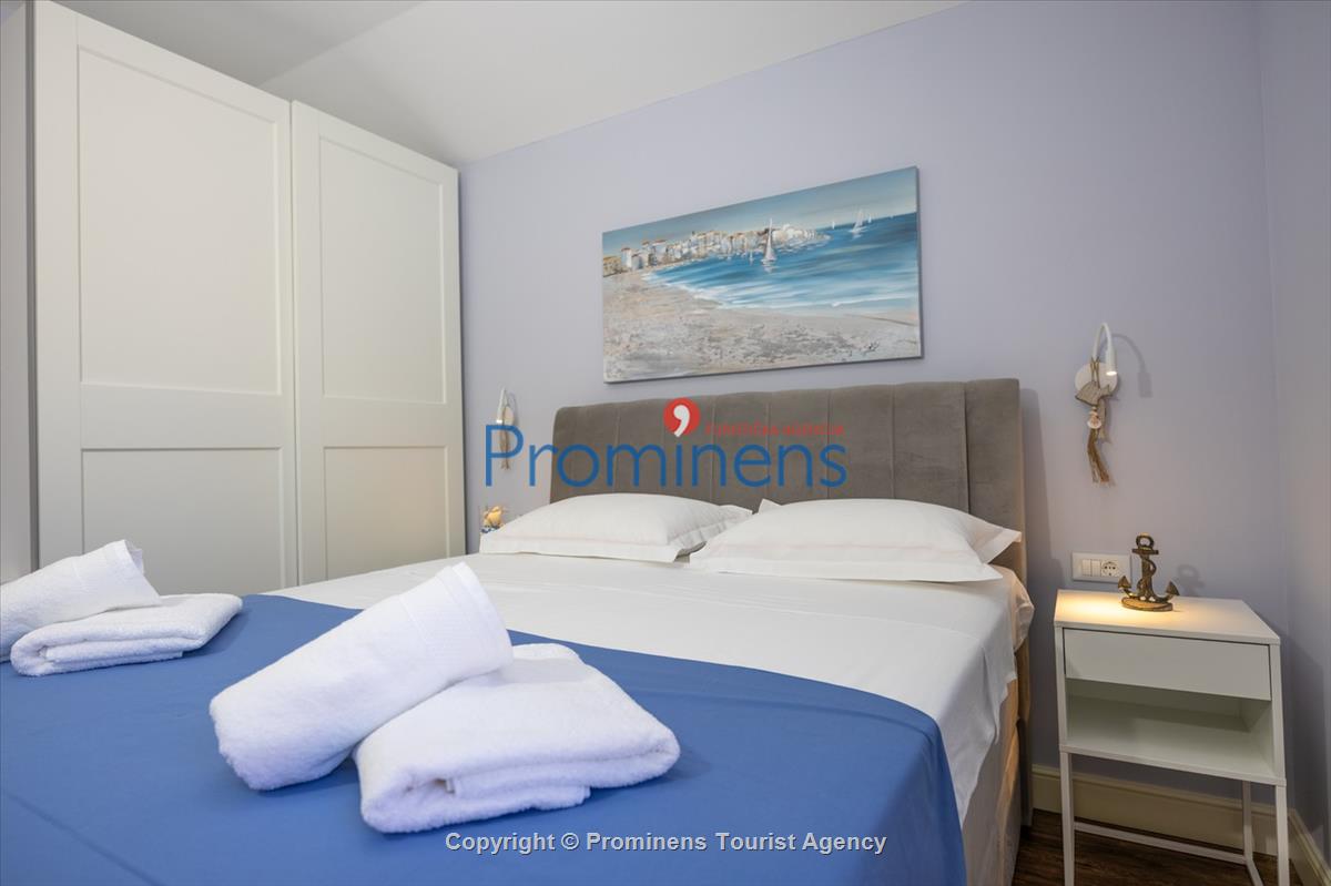 Beachfront Villa San't Antonio Podaca – 4 Bedrooms, 2 Families, Direct Sea Access, Makarska Riviera