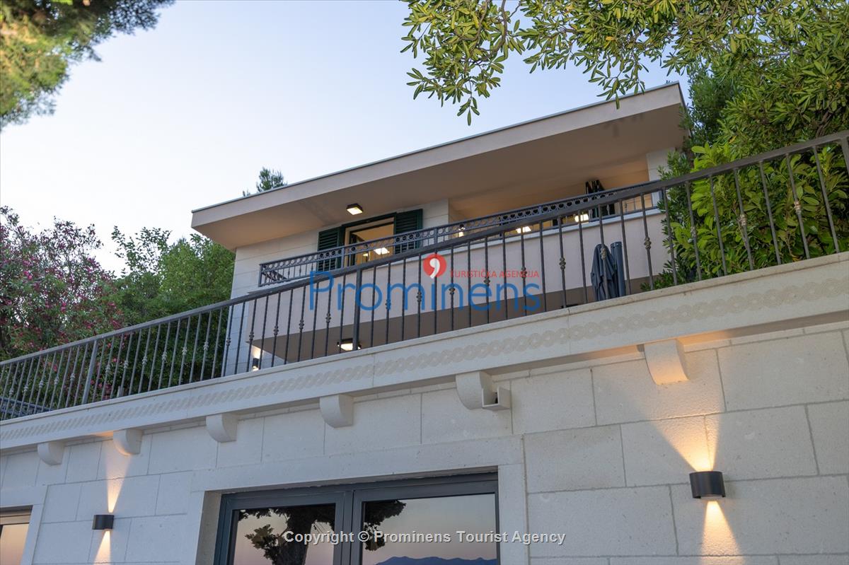 Beachfront Villa San't Antonio Podaca – 4 Bedrooms, 2 Families, Direct Sea Access, Makarska Riviera