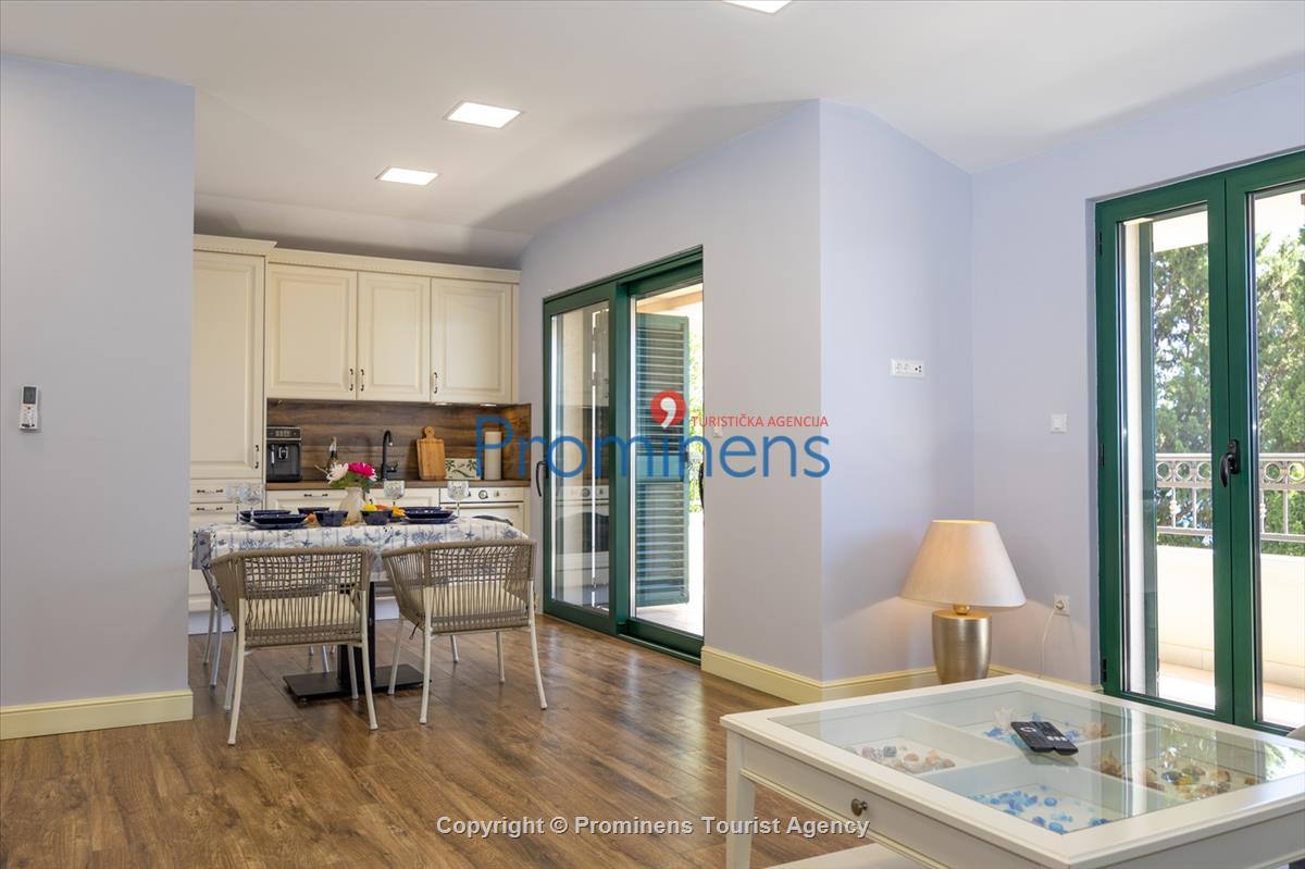 Beachfront Villa San't Antonio Podaca – 4 Bedrooms, 2 Families, Direct Sea Access, Makarska Riviera