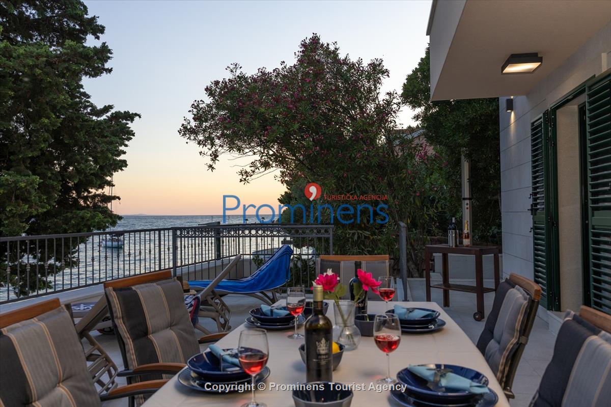 Beachfront Villa San't Antonio Podaca – 4 Bedrooms, 2 Families, Direct Sea Access, Makarska Riviera