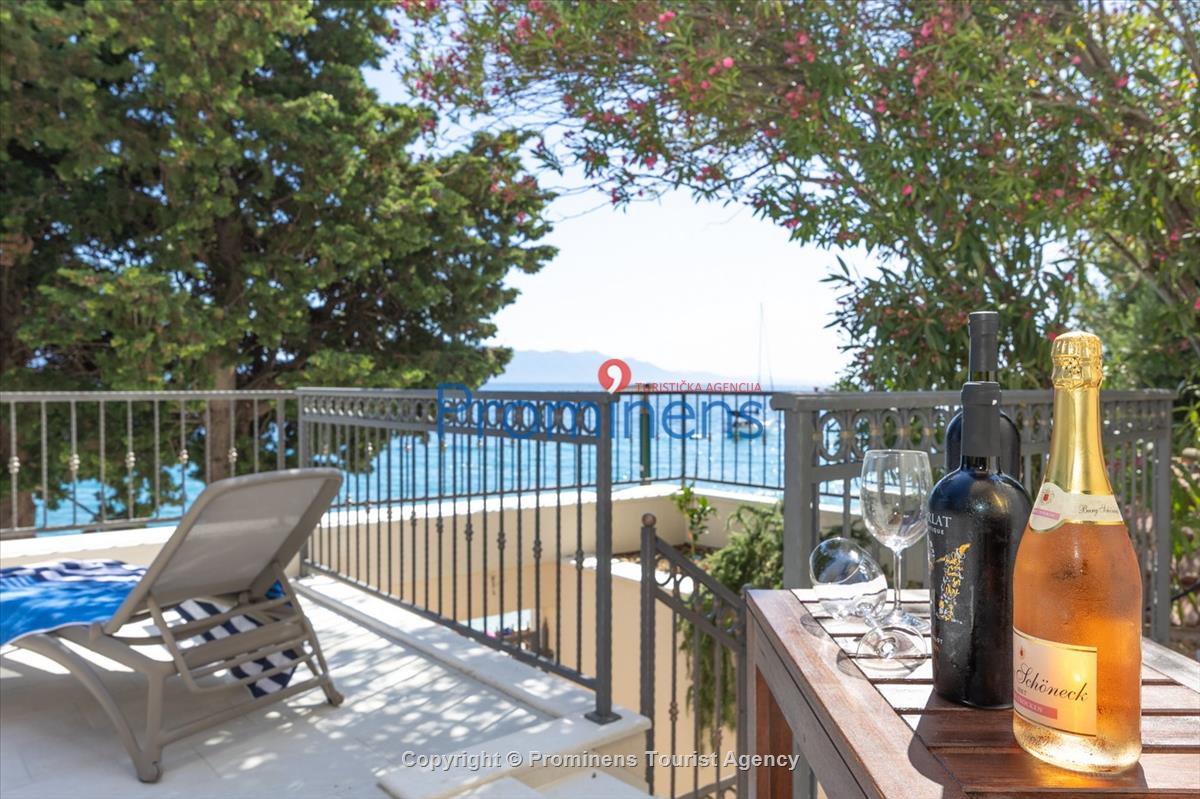 Beachfront Villa San't Antonio Podaca – 4 Bedrooms, 2 Families, Direct Sea Access, Makarska Riviera