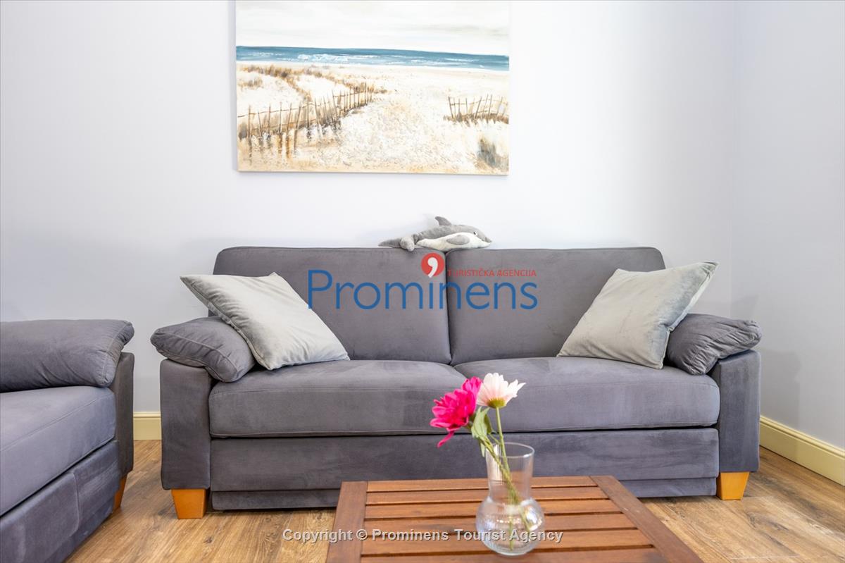 Beachfront Villa San't Antonio Podaca – 4 Bedrooms, 2 Families, Direct Sea Access, Makarska Riviera