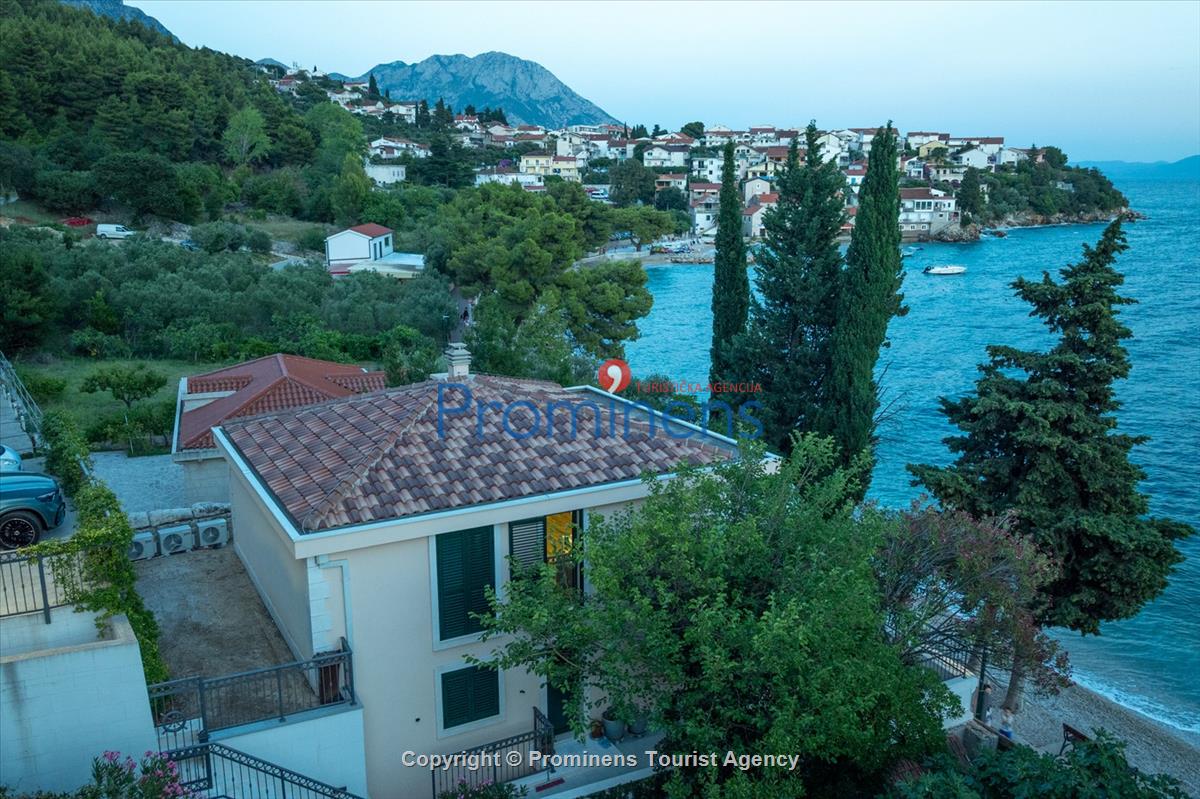 Beachfront Villa San't Antonio Podaca – 4 Bedrooms, 2 Families, Direct Sea Access, Makarska Riviera