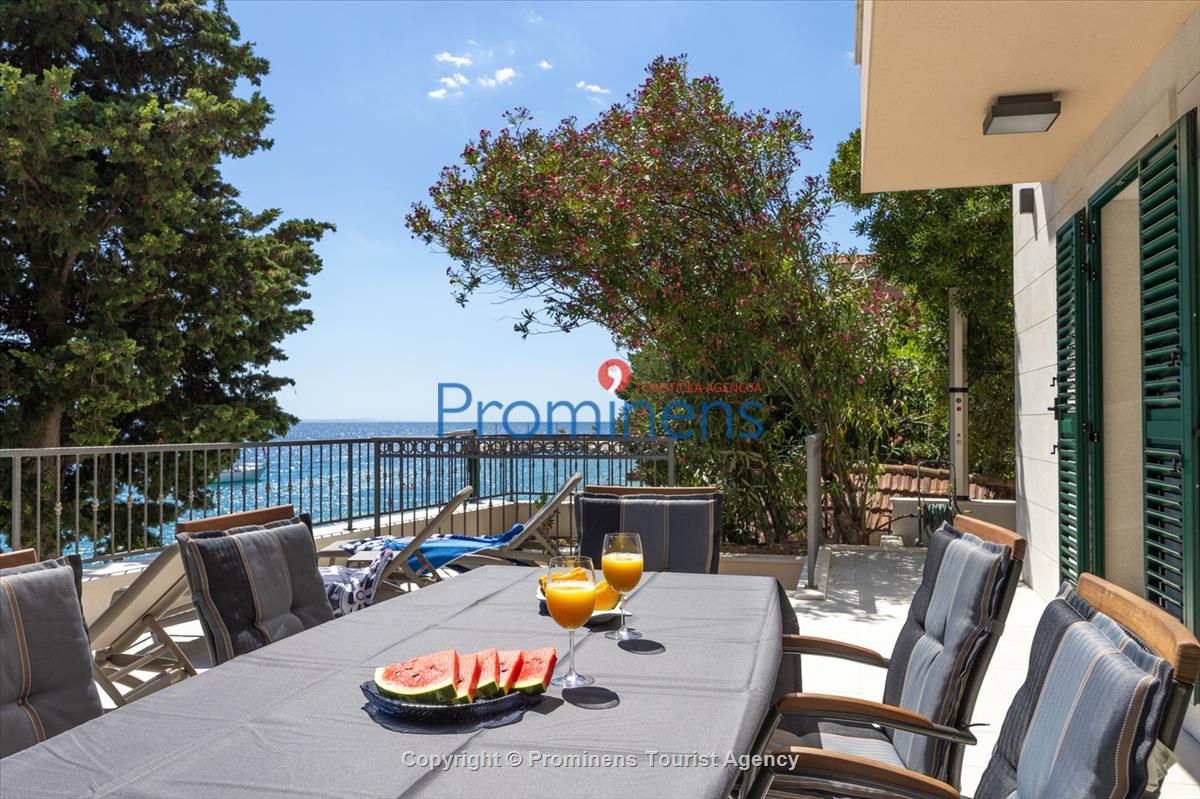 Beachfront Villa San't Antonio Podaca – 4 Bedrooms, 2 Families, Direct Sea Access, Makarska Riviera
