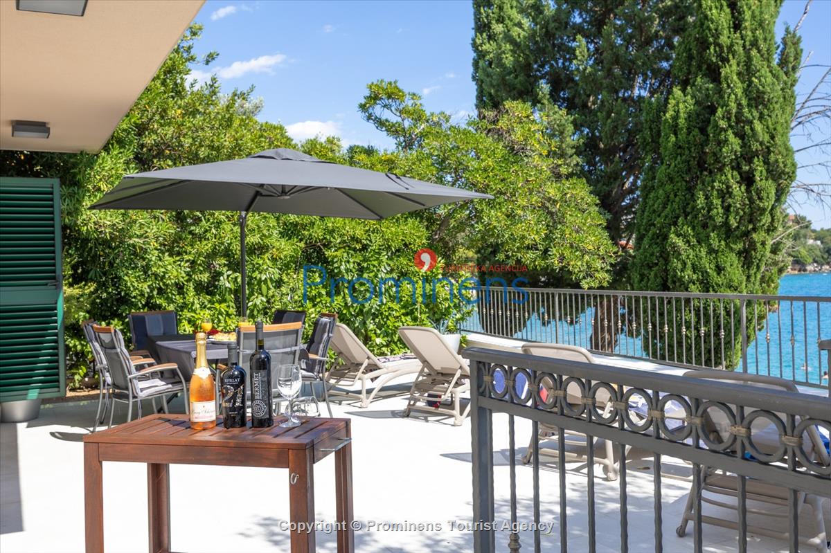 Beachfront Villa San't Antonio Podaca – 4 Bedrooms, 2 Families, Direct Sea Access, Makarska Riviera