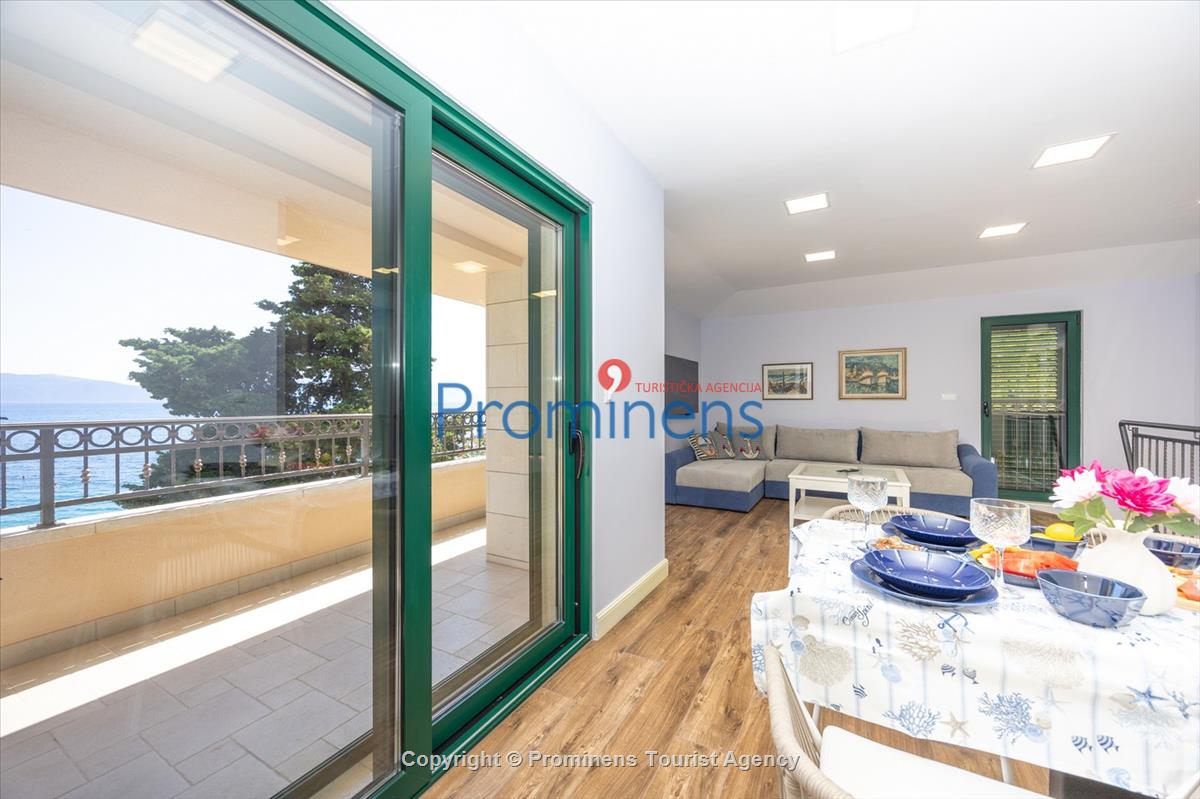 Beachfront Villa San't Antonio Podaca – 4 Bedrooms, 2 Families, Direct Sea Access, Makarska Riviera