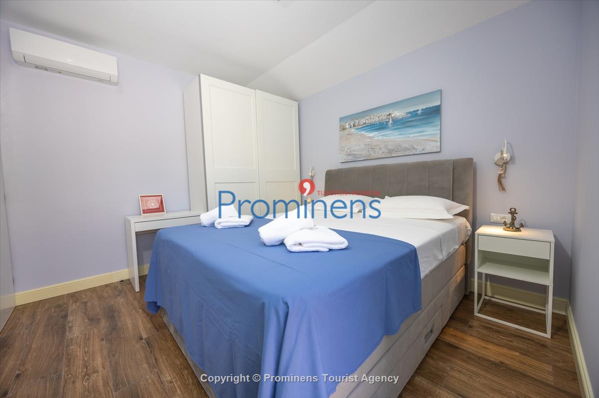 Beachfront Villa San't Antonio Podaca – 4 Bedrooms, 2 Families, Direct Sea Access, Makarska Riviera