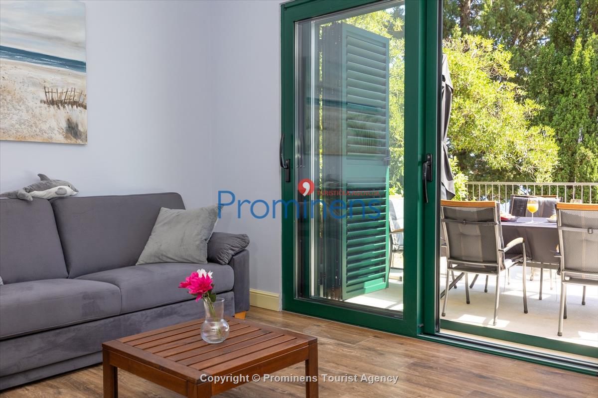 Beachfront Villa San't Antonio Podaca – 4 Bedrooms, 2 Families, Direct Sea Access, Makarska Riviera