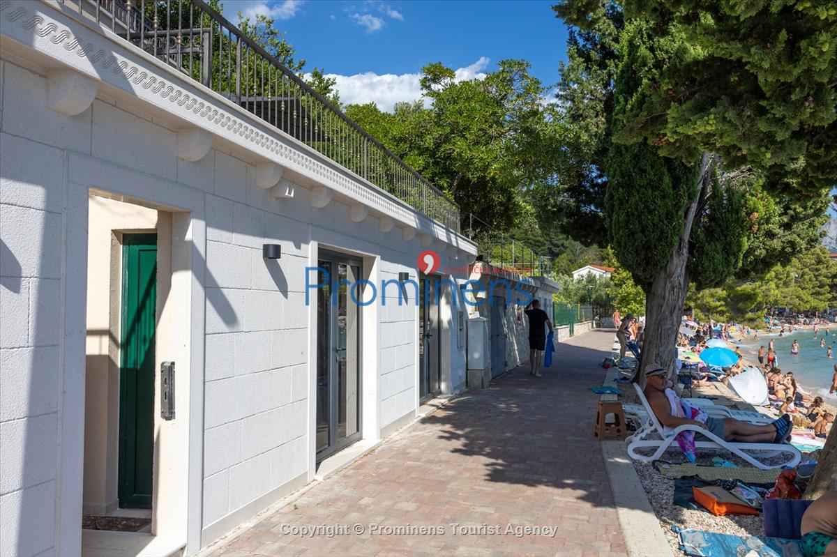 Beachfront Villa San't Antonio Podaca – 4 Bedrooms, 2 Families, Direct Sea Access, Makarska Riviera
