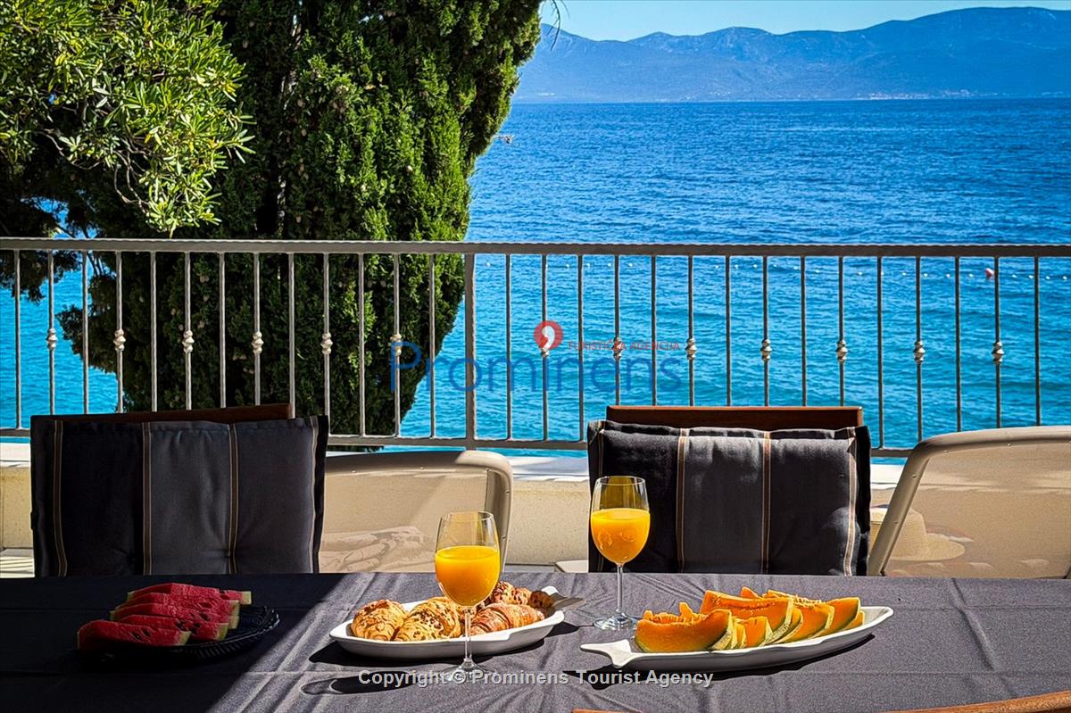 Beachfront Villa San't Antonio Podaca – 4 Bedrooms, 2 Families, Direct Sea Access, Makarska Riviera