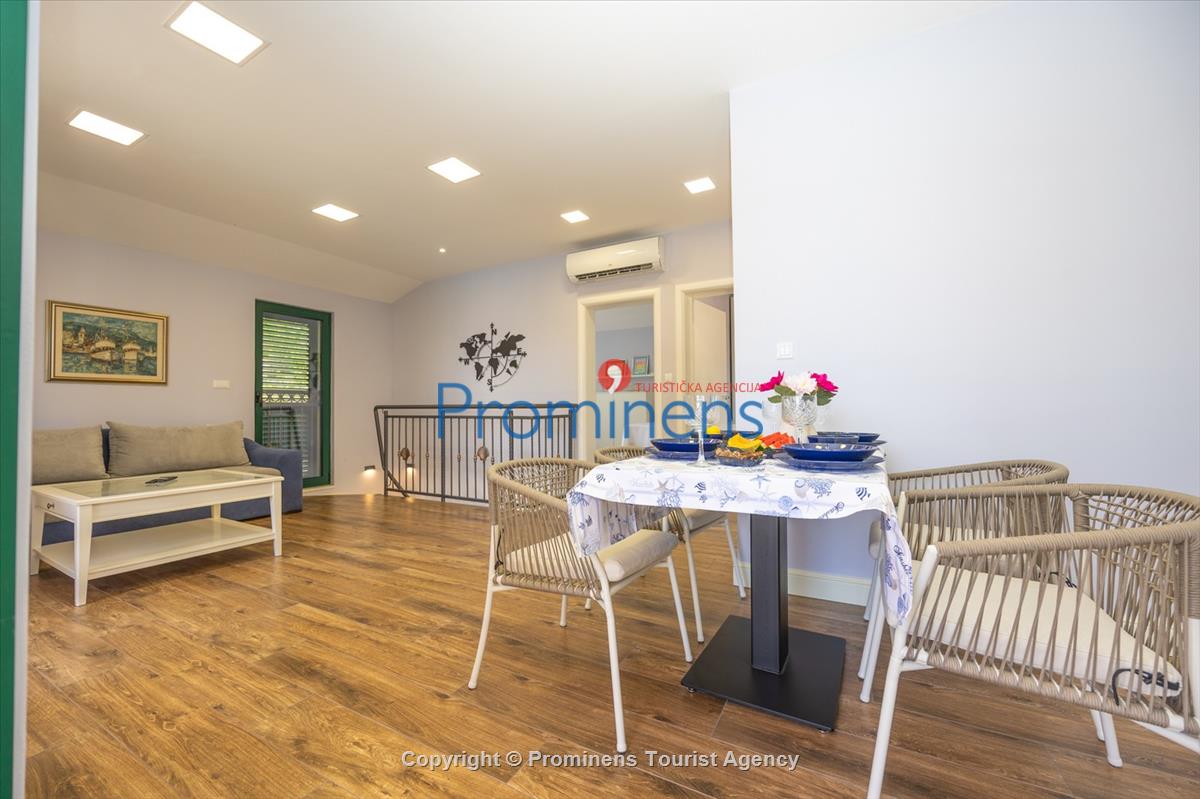 Beachfront Villa San't Antonio Podaca – 4 Bedrooms, 2 Families, Direct Sea Access, Makarska Riviera