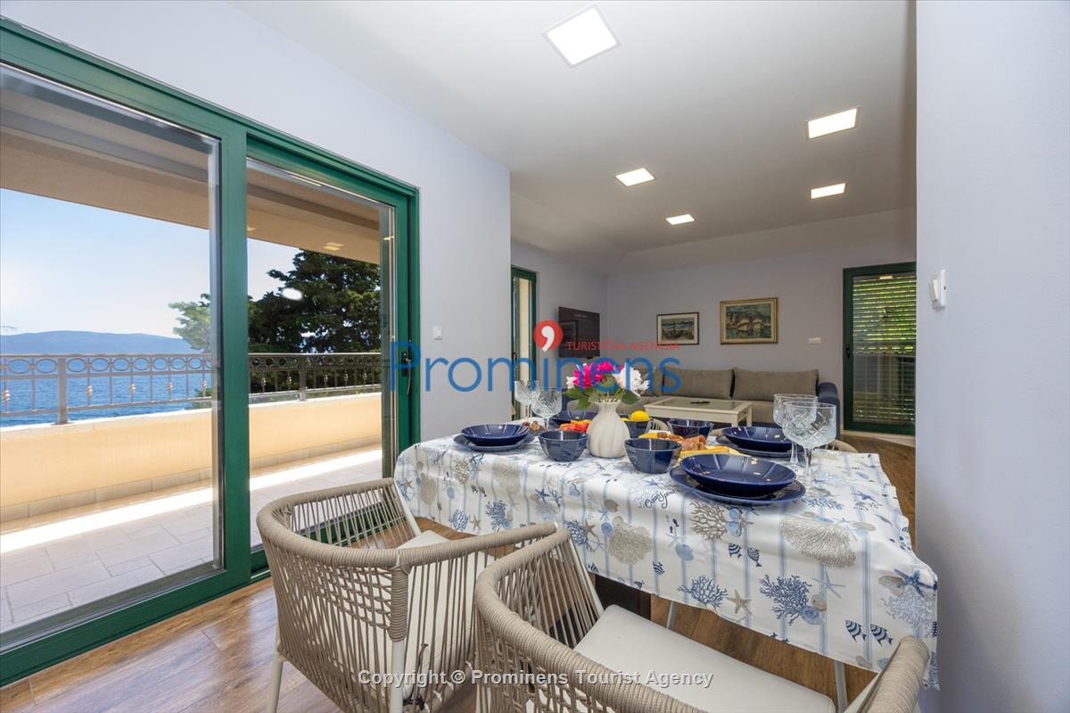 Beachfront Villa San't Antonio Podaca – 4 Bedrooms, 2 Families, Direct Sea Access, Makarska Riviera