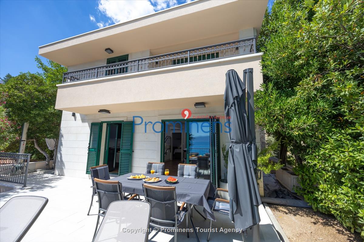 Beachfront Villa San't Antonio Podaca – 4 Bedrooms, 2 Families, Direct Sea Access, Makarska Riviera