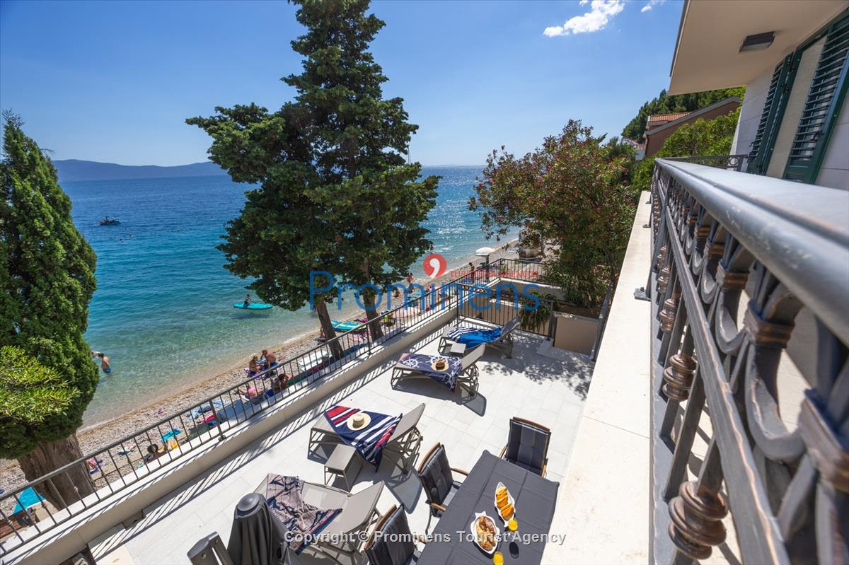 Beachfront Villa San't Antonio Podaca – 4 Bedrooms, 2 Families, Direct Sea Access, Makarska Riviera