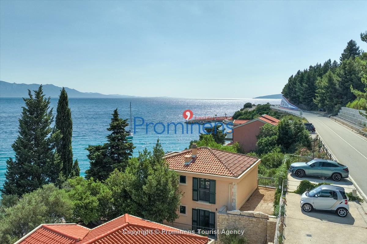 Beachfront Villa San't Antonio Podaca – 4 Bedrooms, 2 Families, Direct Sea Access, Makarska Riviera