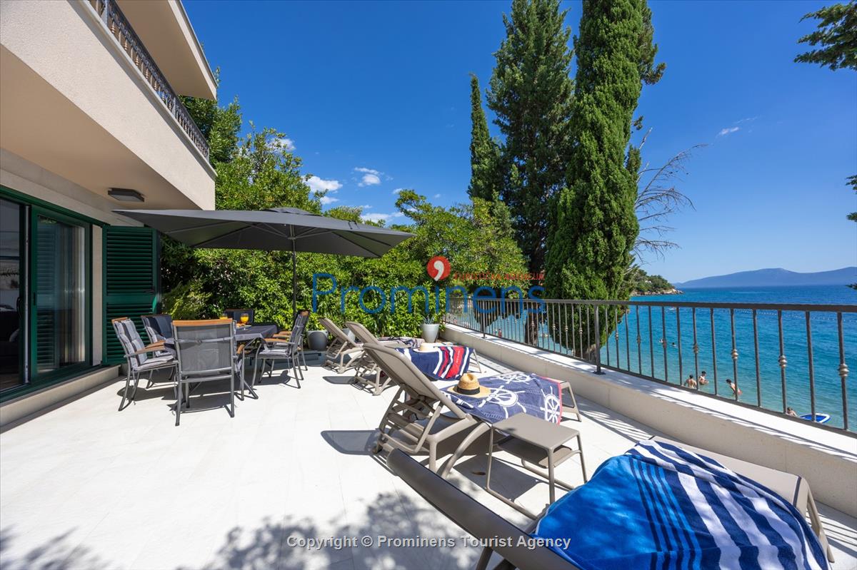 Beachfront Villa San't Antonio Podaca – 4 Bedrooms, 2 Families, Direct Sea Access, Makarska Riviera