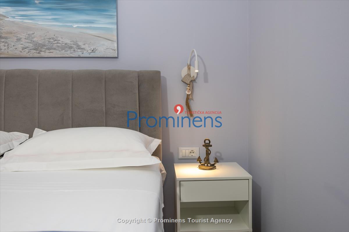 Beachfront Villa San't Antonio Podaca – 4 Bedrooms, 2 Families, Direct Sea Access, Makarska Riviera