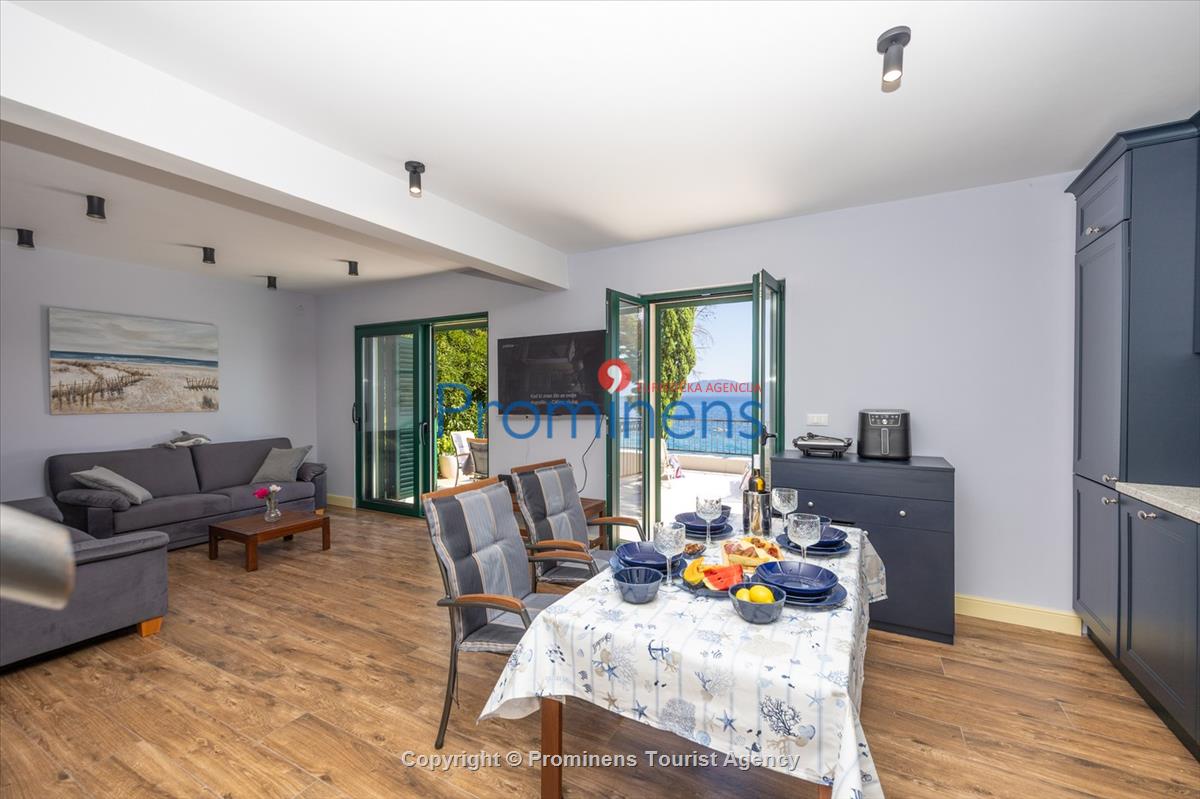 Beachfront Villa San't Antonio Podaca – 4 Bedrooms, 2 Families, Direct Sea Access, Makarska Riviera