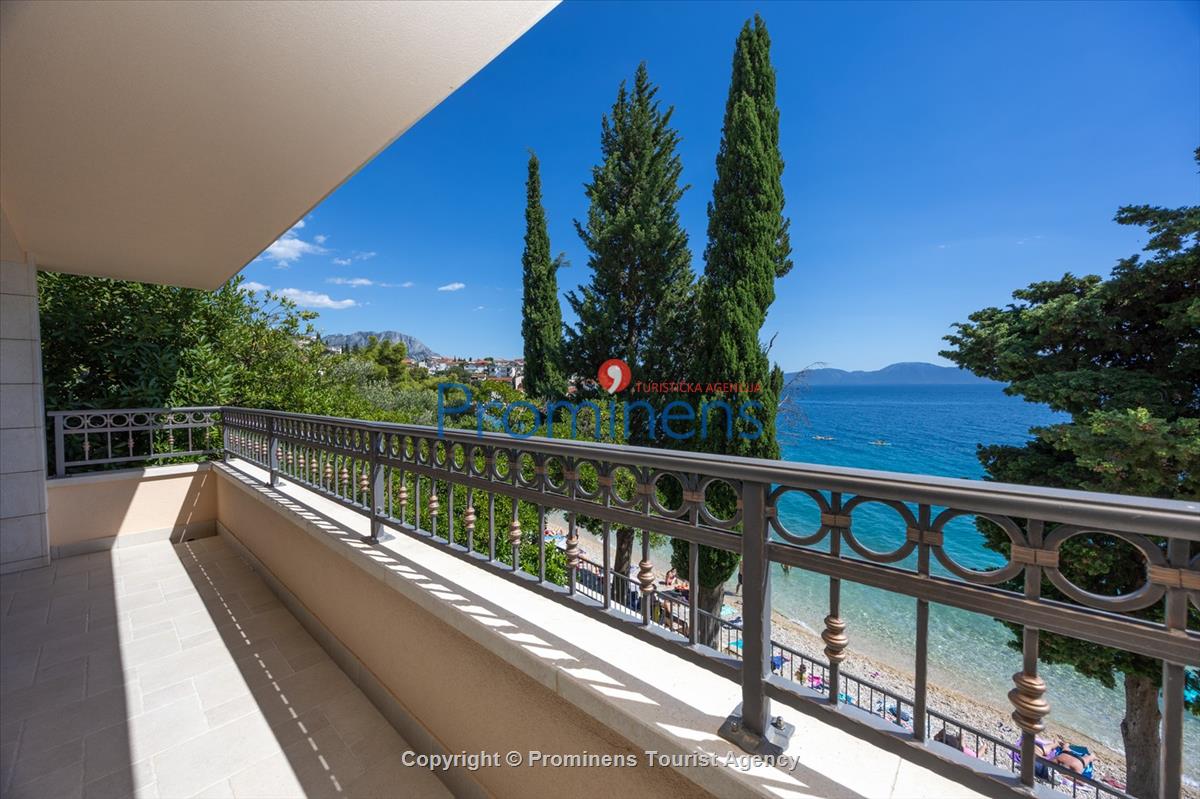 Beachfront Villa San't Antonio Podaca – 4 Bedrooms, 2 Families, Direct Sea Access, Makarska Riviera
