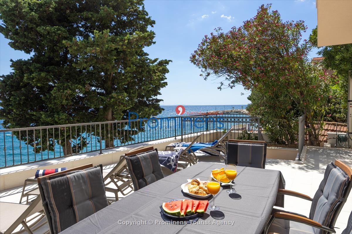 Beachfront Villa San't Antonio Podaca – 4 Bedrooms, 2 Families, Direct Sea Access, Makarska Riviera