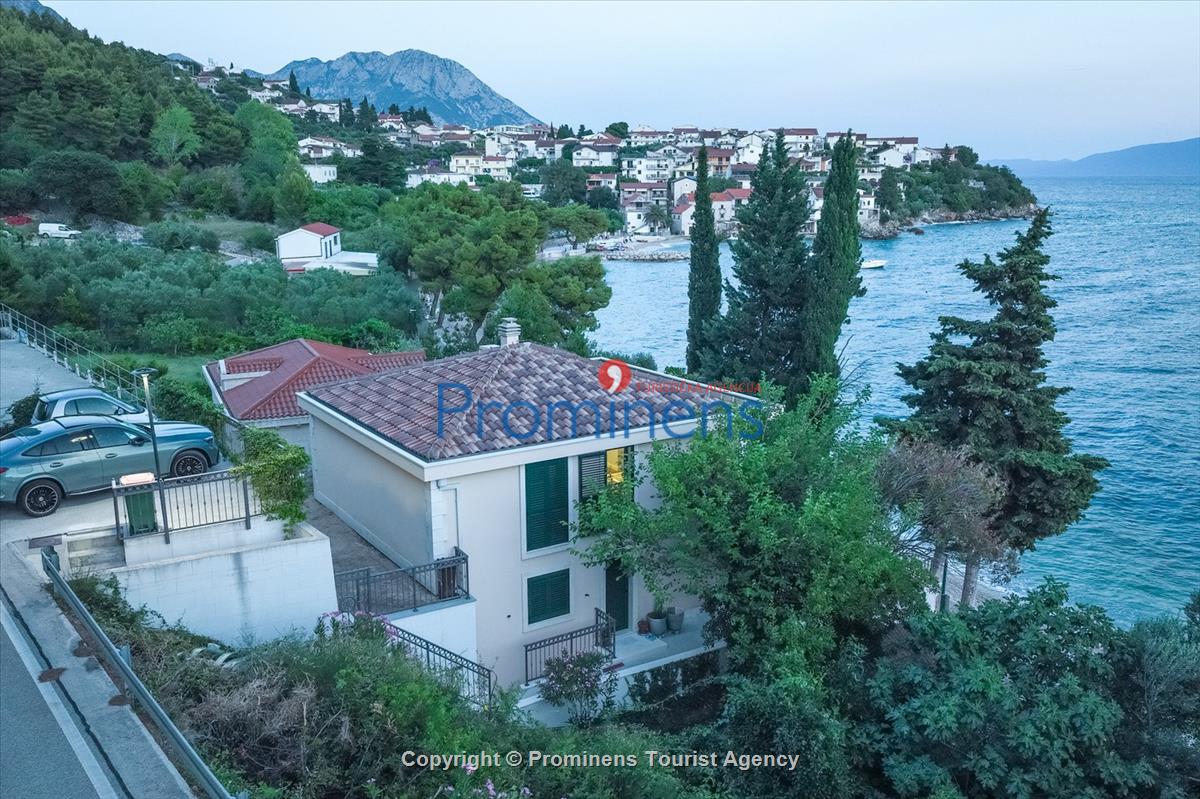 Beachfront Villa San't Antonio Podaca – 4 Bedrooms, 2 Families, Direct Sea Access, Makarska Riviera
