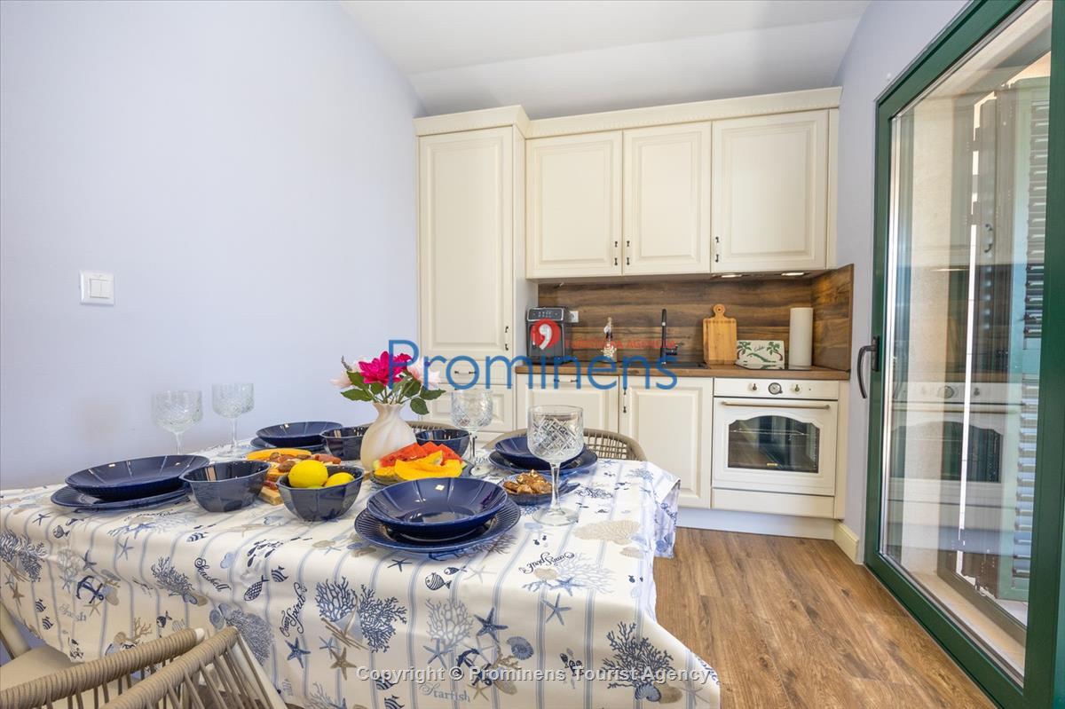 Beachfront Villa San't Antonio Podaca – 4 Bedrooms, 2 Families, Direct Sea Access, Makarska Riviera