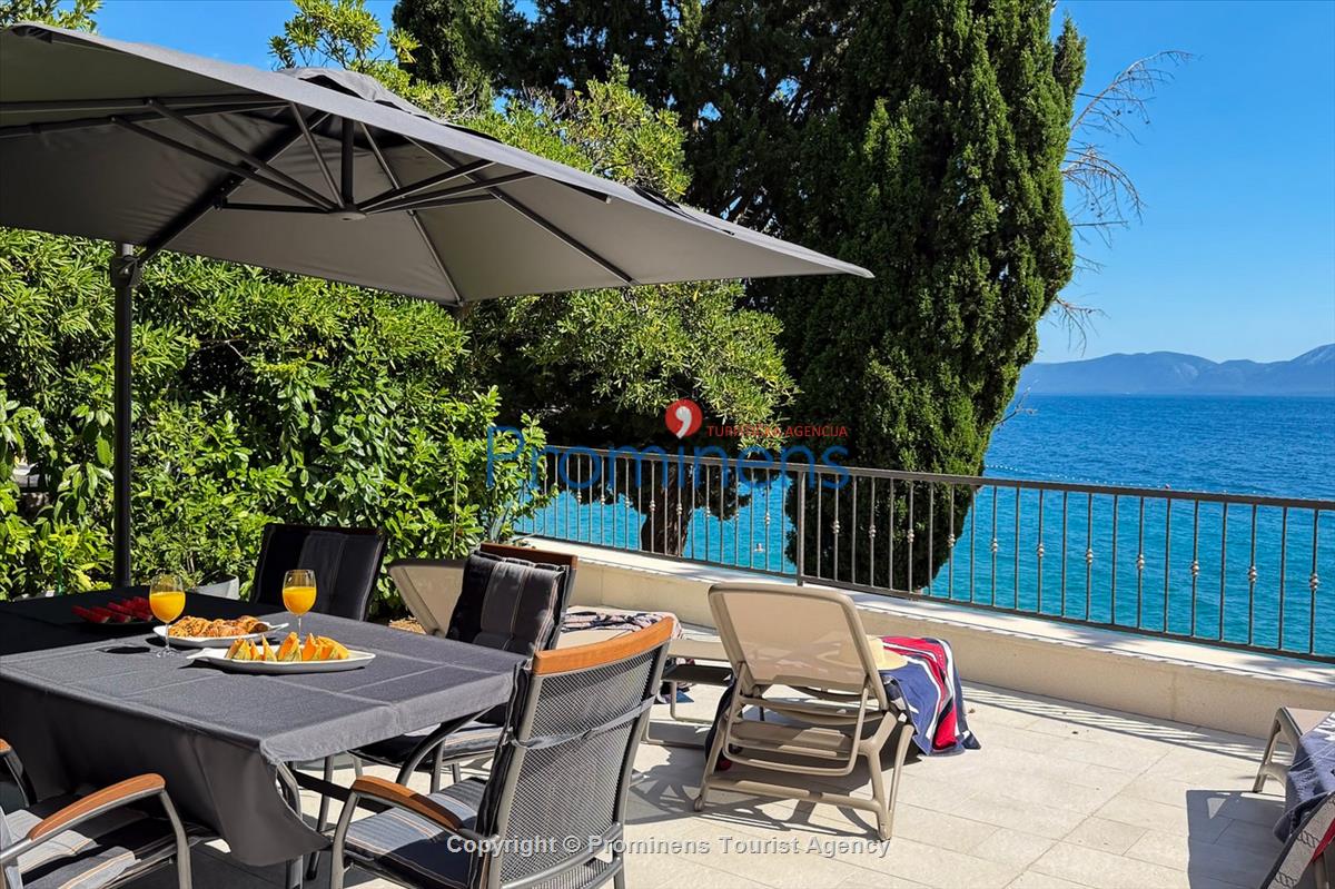 Beachfront Villa San't Antonio Podaca – 4 Bedrooms, 2 Families, Direct Sea Access, Makarska Riviera