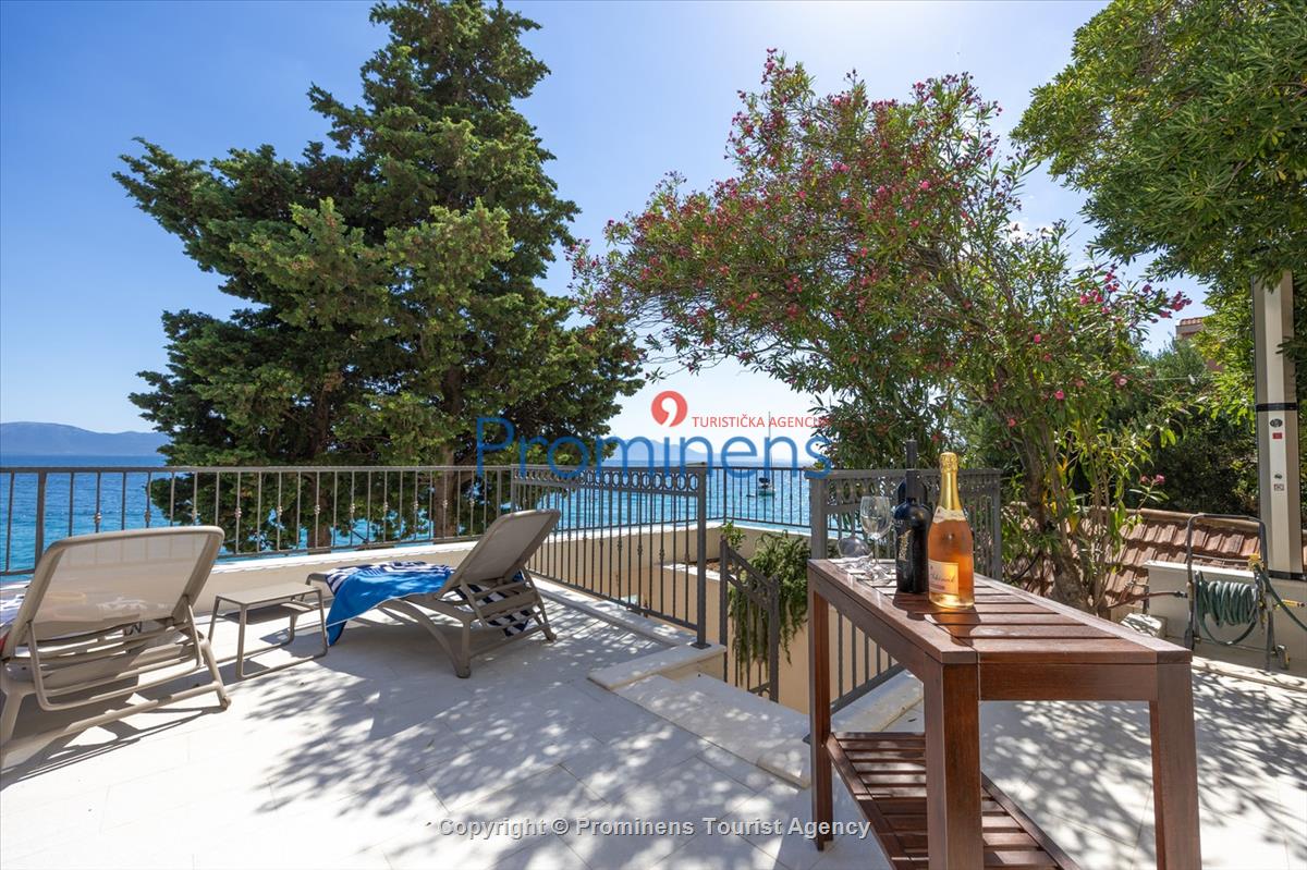 Beachfront Villa San't Antonio Podaca – 4 Bedrooms, 2 Families, Direct Sea Access, Makarska Riviera