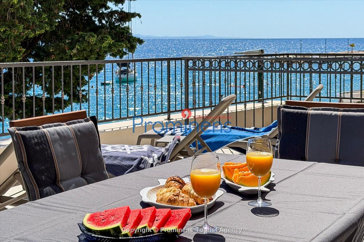 Beachfront Villa San't Antonio Podaca – 4 Bedrooms, 2 Families, Direct Sea Access, Makarska Riviera