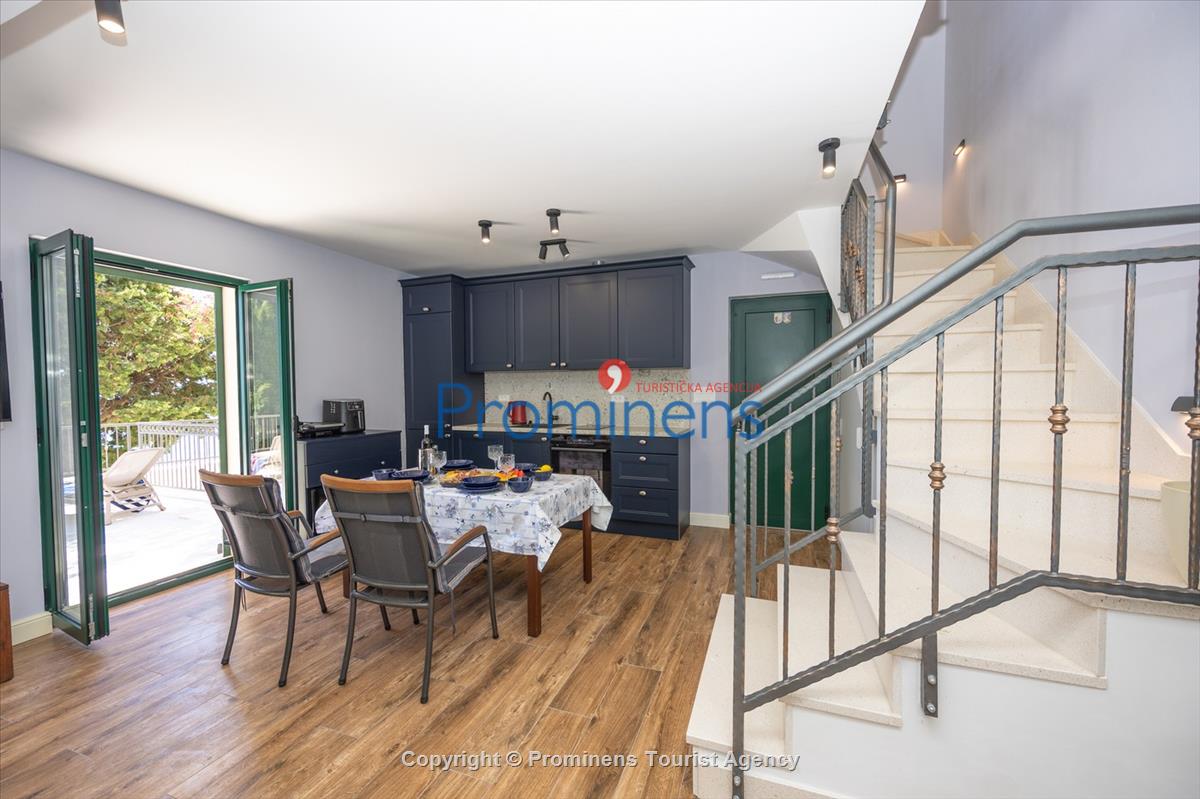 Beachfront Villa San't Antonio Podaca – 4 Bedrooms, 2 Families, Direct Sea Access, Makarska Riviera