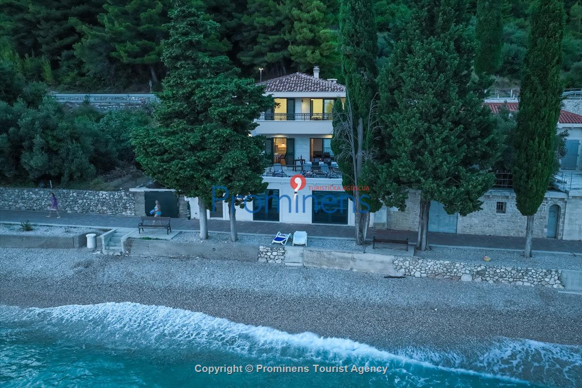 Beachfront Villa San't Antonio Podaca – 4 Bedrooms, 2 Families, Direct Sea Access, Makarska Riviera