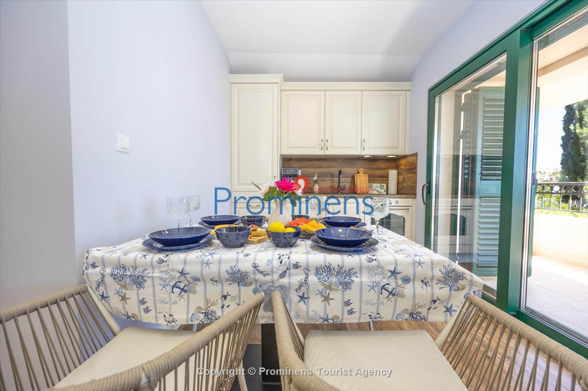 Beachfront Villa San't Antonio Podaca – 4 Bedrooms, 2 Families, Direct Sea Access, Makarska Riviera