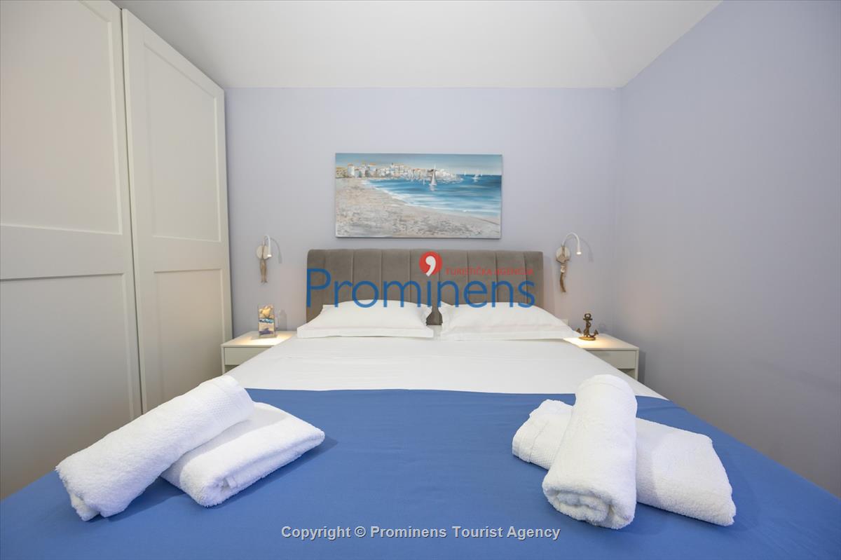 Beachfront Villa San't Antonio Podaca – 4 Bedrooms, 2 Families, Direct Sea Access, Makarska Riviera