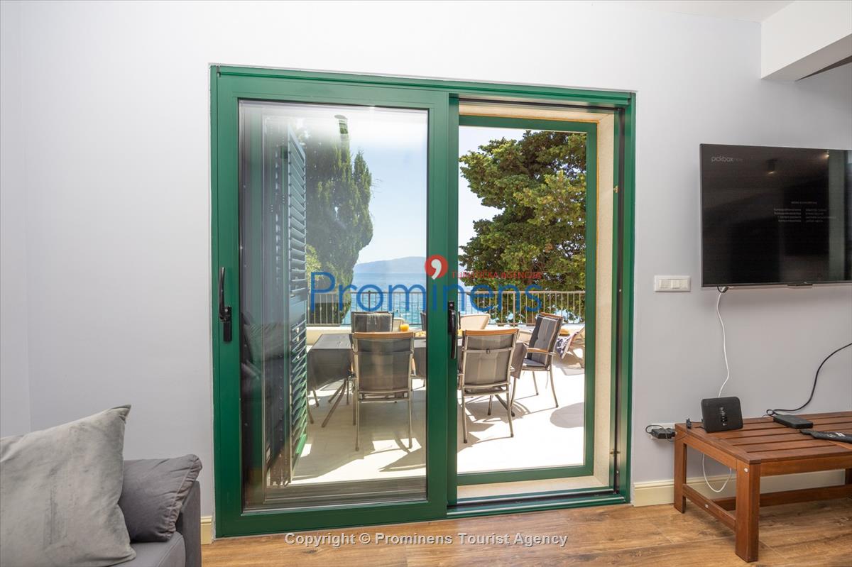 Beachfront Villa San't Antonio Podaca – 4 Bedrooms, 2 Families, Direct Sea Access, Makarska Riviera